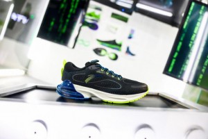 安踏联合咕咚推出大数据跑鞋，提高跑步品类战略地位