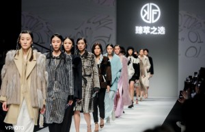 臻萃之选亮相上海时装周，以最飒的态度对话“Z世代”