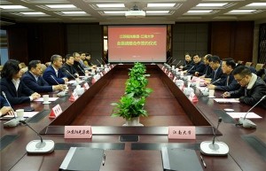 江苏阳光集团、江南大学续签全面战略合作协议